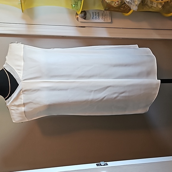 Vince White Sleeveless Top - Picture 2 of 13